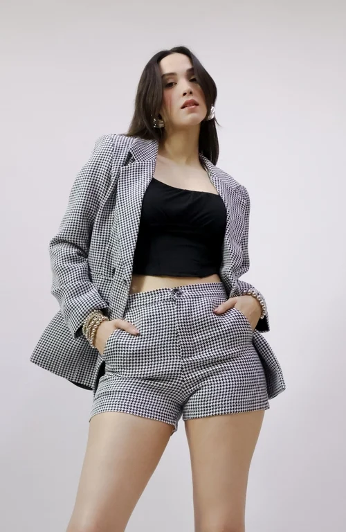 Ava short